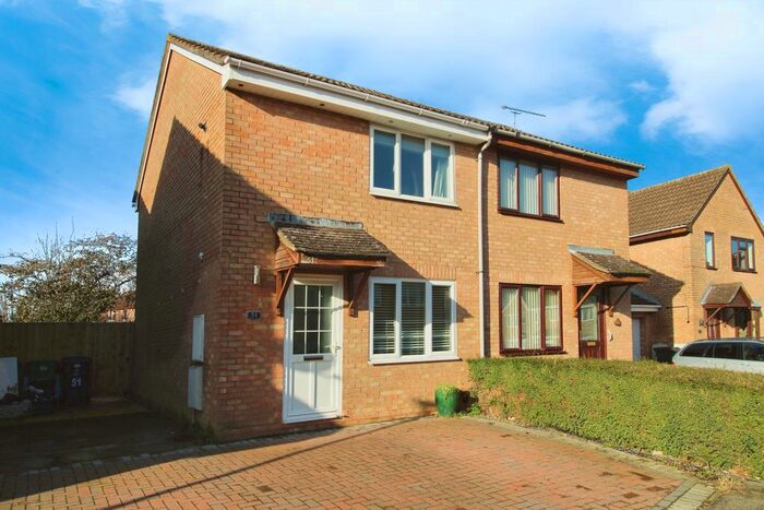 2 Bedroom Semi-Detached House For Sale In Lineacre Close, Grange Park, Swindon, SN5