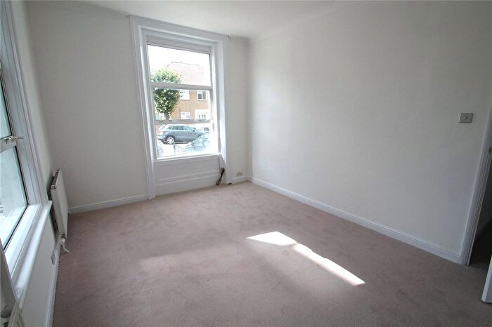 2 Bedroom Flat To Rent In Beaconsfield Road, London, N11