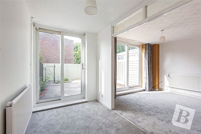 3 Bedroom Terraced House For Sale In Saddleworth Square, Romford, RM3