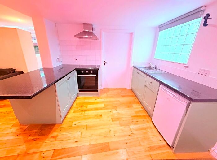 1 Bedroom Flat To Rent In Stanley Road, Teddington, TW11