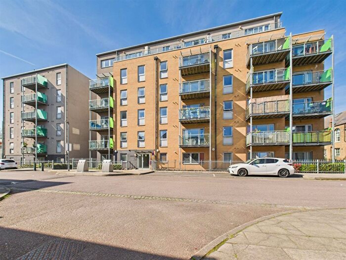 2 Bedroom Flat For Sale In Ducaine Apartments, Merchant Street, Bow, E3