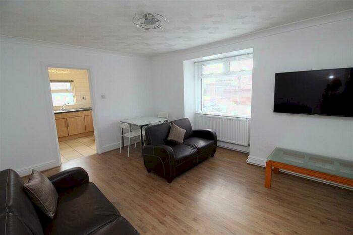 2 Bedroom Flat To Rent In Romilly Road, Pontcanna, Cardiff, CF5
