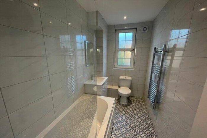 3 Bedroom Property To Rent In Hawthorns, Woodford Green, IG8