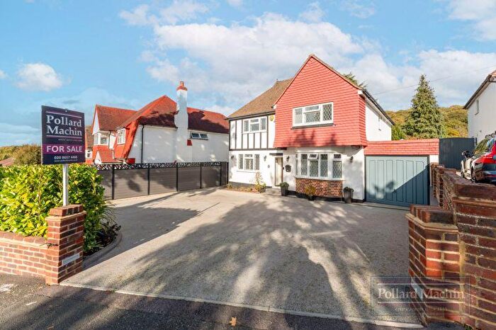 4 Bedroom Detached House For Sale In Ewhurst Avenue, Sanderstead, CR2