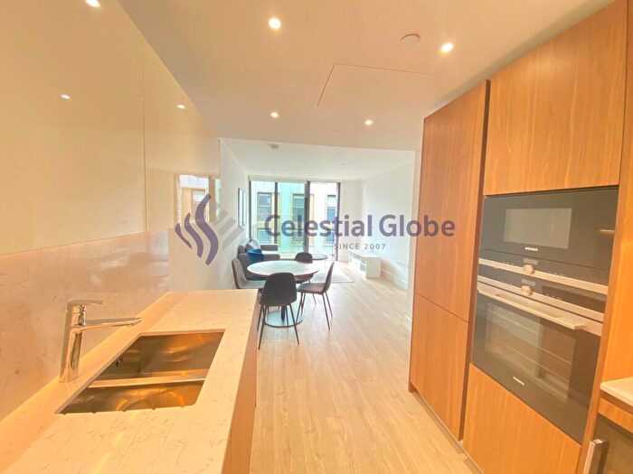 2 Bedroom Flat To Rent In Piazza Walk, London, E1