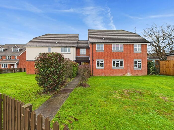 2 Bedroom Maisonette To Rent In Derwent Close, Amersham, Buckinghamshire, HP7