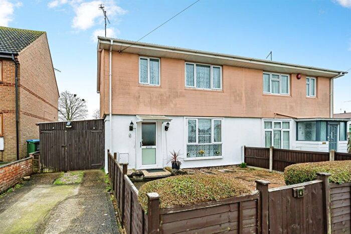 3 Bedroom Semi-Detached House For Sale In Birch Court, Aylesbury, HP21