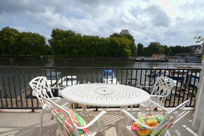2 Bedroom Flat To Rent In Lower Teddington Road, Kingston Upon Thames, KT1