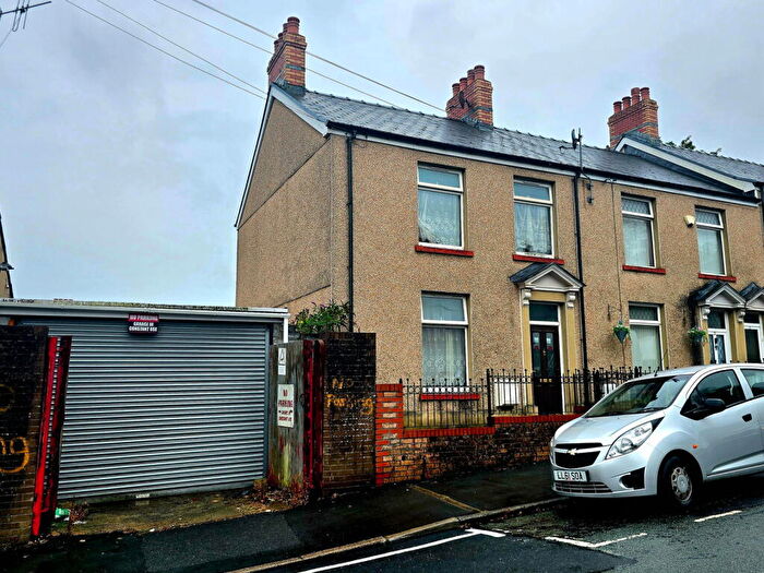 3 Bedroom End Of Terrace House For Sale In Field Street, Landore, Swansea, SA1