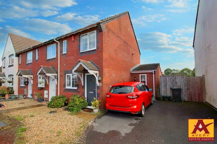 3 Bedroom End Of Terrace House To Rent In Yarbury Way, BS24