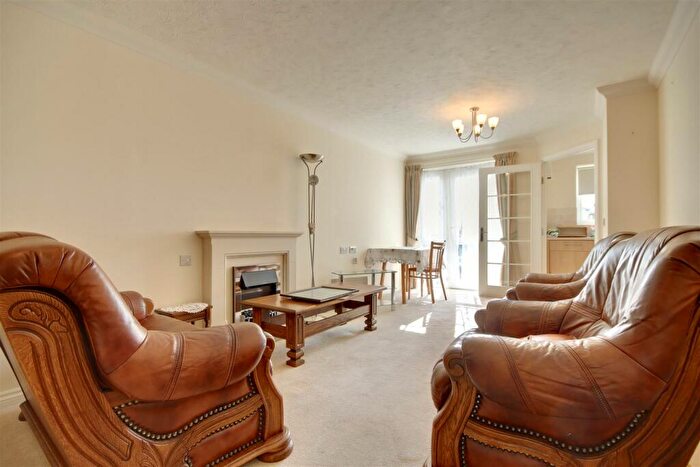 2 Bedroom Retirement Property For Sale In Alverstone Road, Southsea, PO4