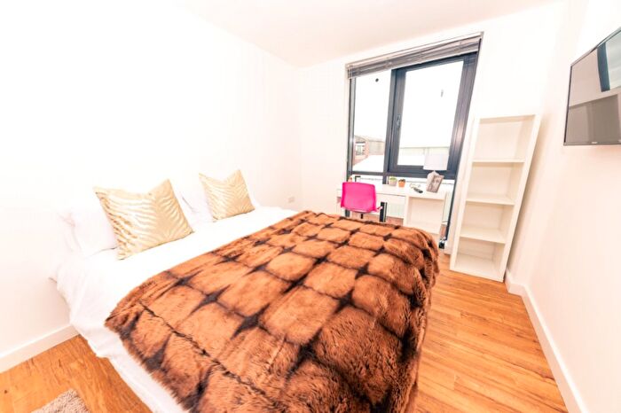 3 Bedroom Flat To Rent In The Courtyard, Stanhope St, Liverpool, L8