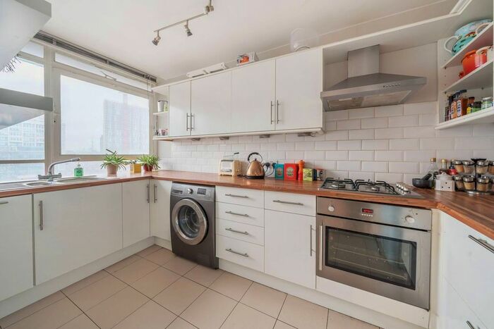 2 Bedroom Flat To Rent In Princess Street, Elephant And Castle, London, SE1
