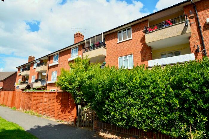 2 Bedroom Flat To Rent In Churchill Road, Langley, Berkshire, SL3