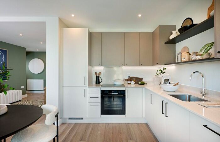 2 Bedroom Apartment For Sale In Green Park Village & Bankside Gardens, Flagstaff Road, Reading, RG2
