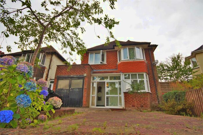 3 Bedroom Detached House To Rent In The Hurst, Moseley, Birmingham, B13