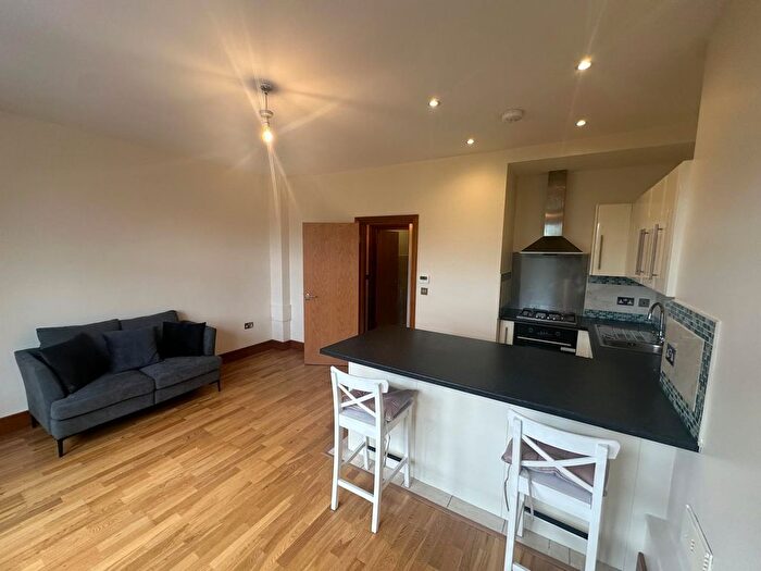 1 Bedroom Studio To Rent In Queens Parade, Green Lanes, Haringey, N8