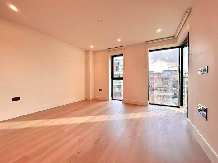 1 Bedroom Flat To Rent In Fountain Park Way, London, W12