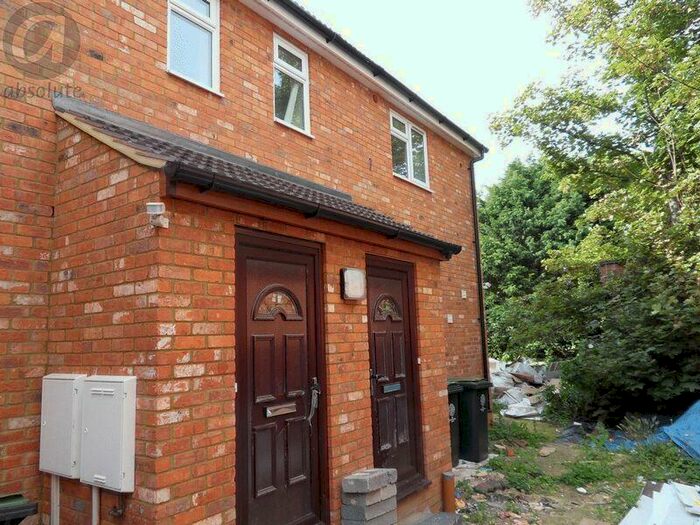 2 Bedroom Maisonette To Rent In Crabb Street, Rushden, NN10