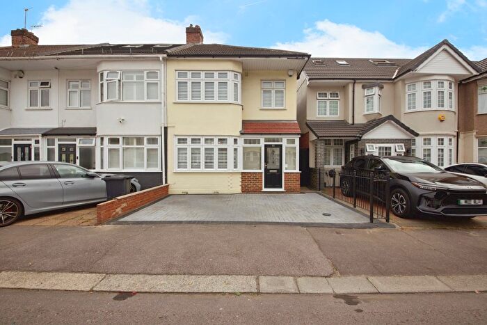 3 Bedroom End Terrace House For Sale In Somerville Road, Romford, RM6