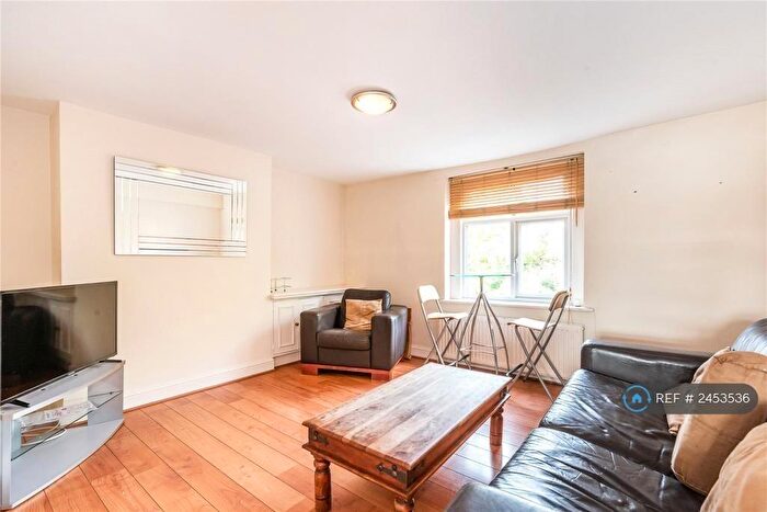 3 Bedroom Flat To Rent In Balham High Road, London, SW12