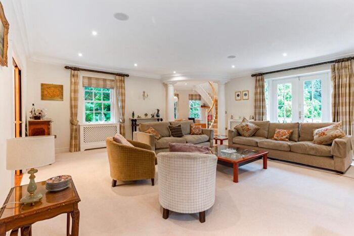 3 Bedroom Apartment To Rent In Old Redding Harrow, HA3