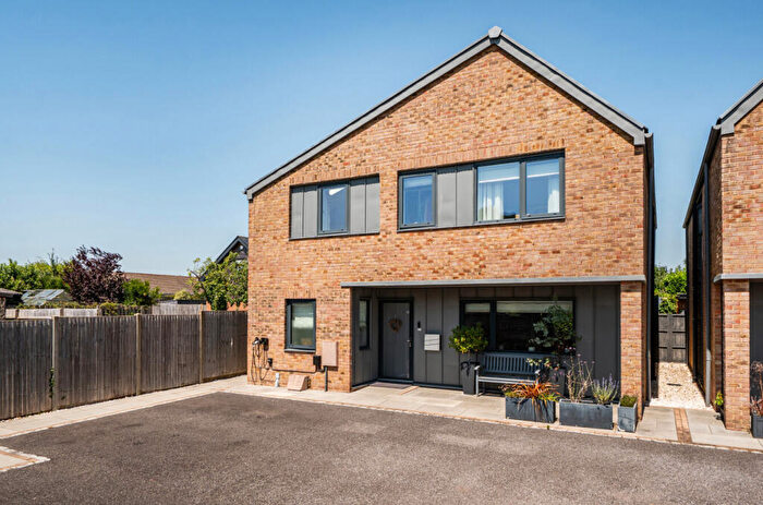 4 Bedroom Detached House For Sale In Downs Road, South Wonston, Winchester, Hampshire, SO21