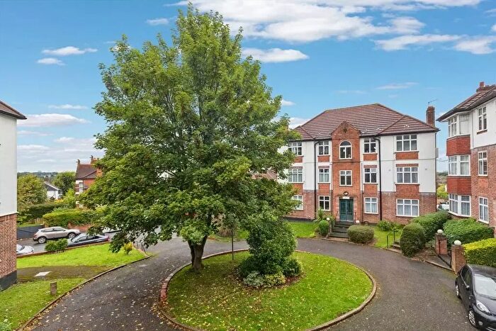 3 Bedroom Flat To Rent In Colney Hatch Lane, London, N10