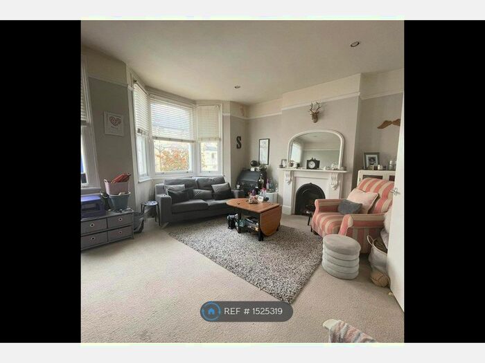 1 Bedroom Flat To Rent In Percy Road, London, W12