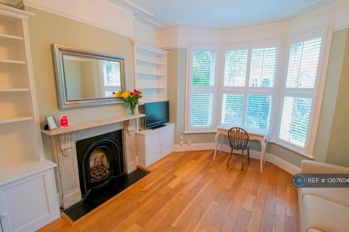 2 Bedroom Flat To Rent In Balham, London, SW12