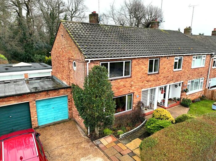 3 Bedroom End Of Terrace House For Sale In Knightsfield, Welwyn Garden City, AL8