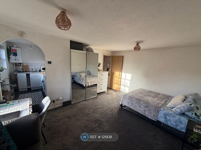 Studio To Rent In Moriatry Close, London, N7