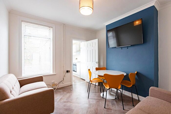 4 Bedroom Terraced House To Rent In Derwent Street, - Bed, LN1