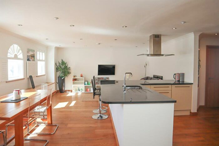 2 Bedroom Apartment To Rent In Hill Road, Clevedon, BS21