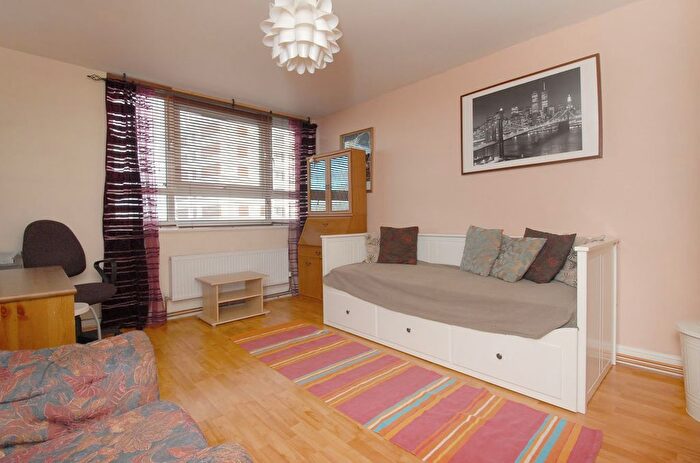 2 Bedroom Flat To Rent In Pincott Road, Wimbledon, London, SW19