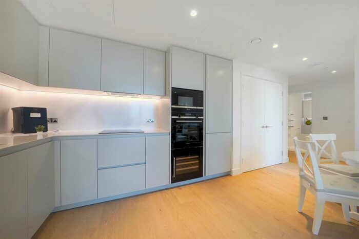 2 Bedroom Apartment To Rent In Harcourt Tower, Sqp, Marsh Wall, London, E14