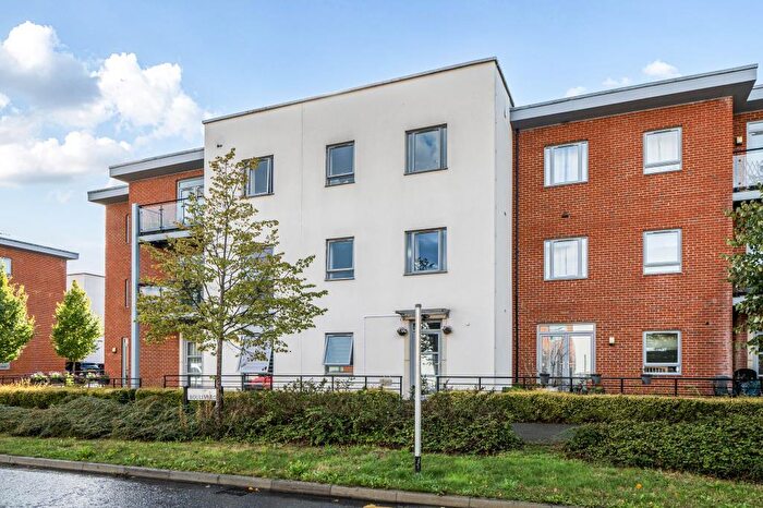 2 Bedroom Flat For Sale In High Wycombe, Buckinghamshire, HP13