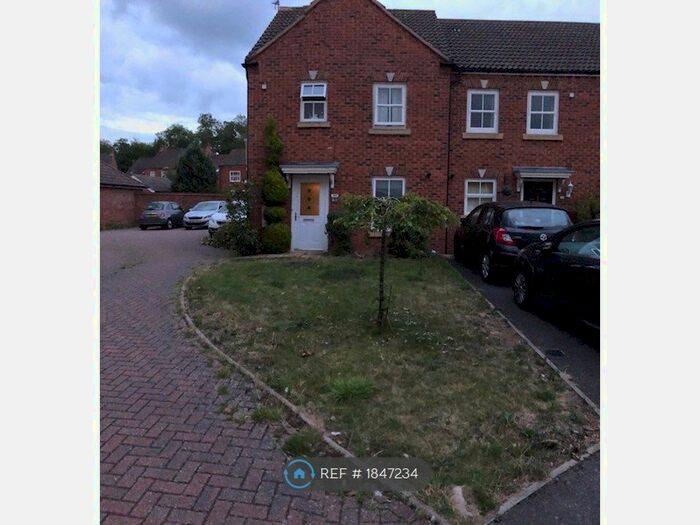 3 Bedroom Semi-Detached House To Rent In Victoria Gardens, Wokingham, RG40