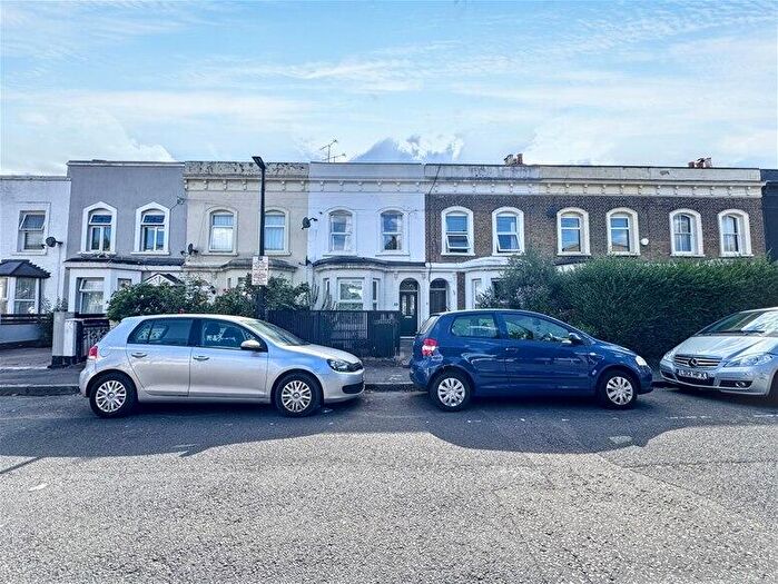 1 Bedroom Flat To Rent In Ash Road, Stratford, E15