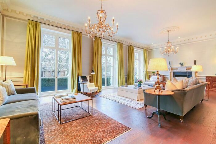 3 Bedroom Flat To Rent In Buckingham Gate, Westminster, SW1E