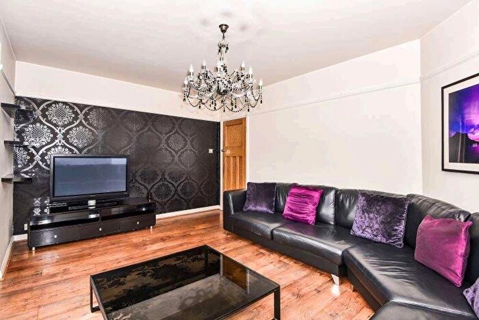 2 Bedroom Flat To Rent In Ossulton Way, East Finchley, London, N2