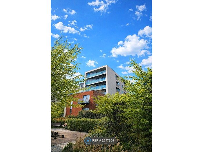 3 Bedroom Flat To Rent In Aqua Apartments, London, N4