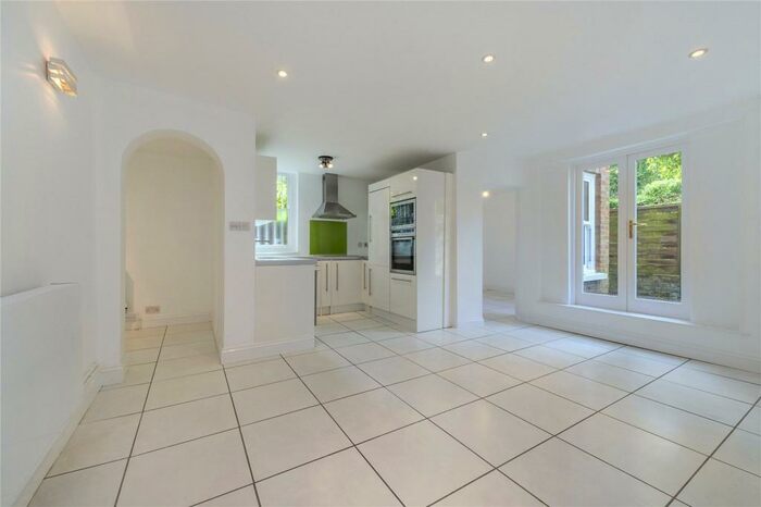 2 Bedroom Flat To Rent In St Pauls Crescent, London, NW1