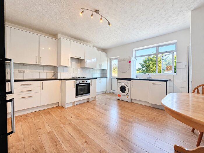 4 Bedroom Flat To Rent In Twickenham Road, Isleworth, TW7