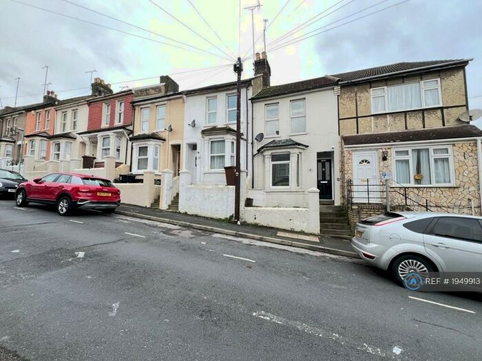 2 Bedroom Terraced House To Rent In Corporation Road, Gillingham, ME7