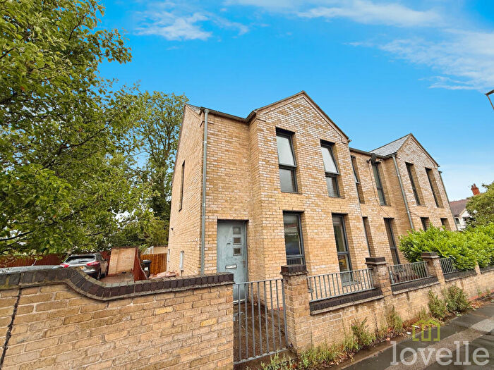 3 Bedroom Semi-Detached House To Rent In Newark Road, Lincoln, LN6