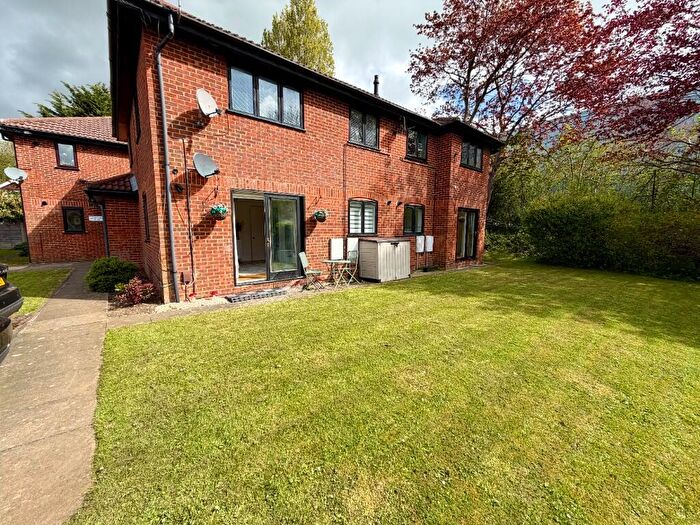 1 Bedroom Flat For Sale In Holme Place, Hemel Hempstead, Hertfordshire, HP2