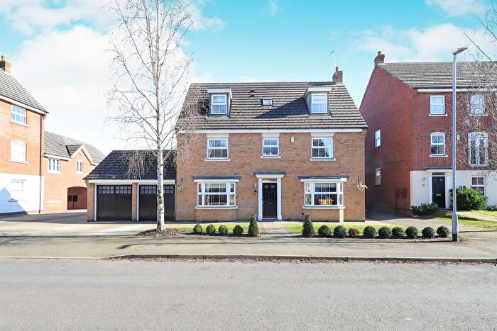 6 Bedroom Detached House For Sale In Hough Way, Essington, Wolverhampton, WV11