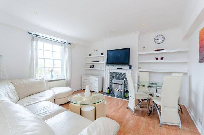 2 Bedroom Flat To Rent In Grove End Road, St John's Wood, London, NW8