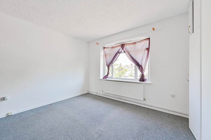 3 Bedroom Flat To Rent In London Road, Mitcham, CR4